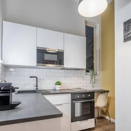 Charming At Location Apartment