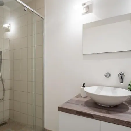 Apartment Charming At Location *