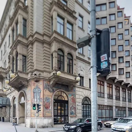 Charming At Location Будапешт