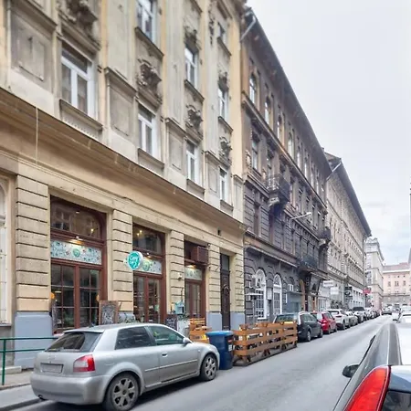 Charming At Location Apartmán